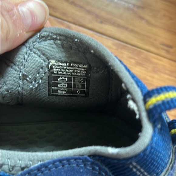 KEEN youth size 6 Outdoor Sandals grey waterproof washable durable like new - Picture 4 of 13